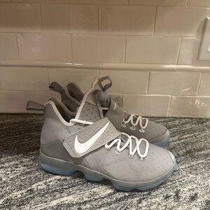 Nike LeBron 14 MAG Marty Mcfly Sneakers Mens 8.5 852405-005 Shoes Silver
